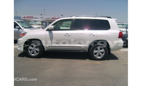 Buy Import Toyota Land Cruiser White Car in Import - Dubai in Batken Buy Import Toyota Land Cruiser White Car in Import - Dubai in Batken