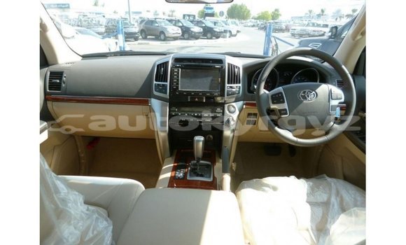 Buy Import Toyota Land Cruiser White Car in Import - Dubai in Batken Buy Import Toyota Land Cruiser White Car in Import - Dubai in Batken