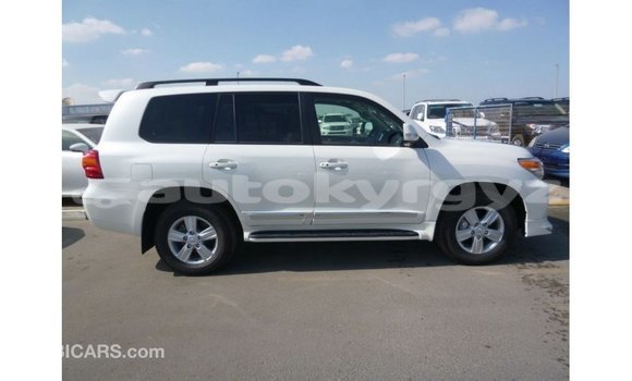 Buy Import Toyota Land Cruiser White Car in Import - Dubai in Batken Buy Import Toyota Land Cruiser White Car in Import - Dubai in Batken