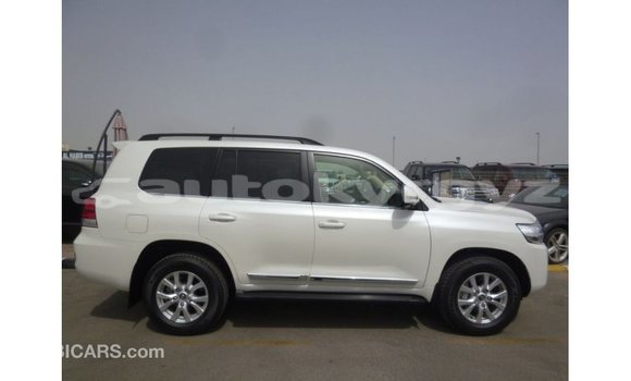 Buy Import Toyota Land Cruiser White Car in Import - Dubai in Batken Buy Import Toyota Land Cruiser White Car in Import - Dubai in Batken
