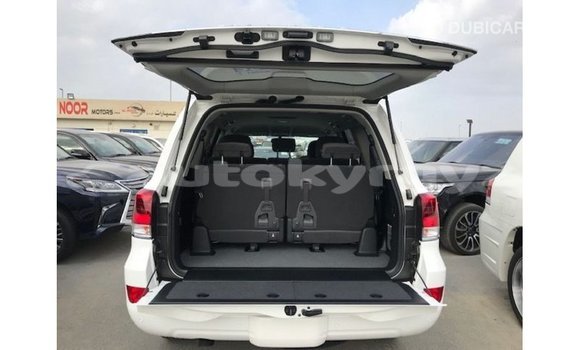 Buy Import Toyota Land Cruiser White Car in Import - Dubai in Batken Buy Import Toyota Land Cruiser White Car in Import - Dubai in Batken