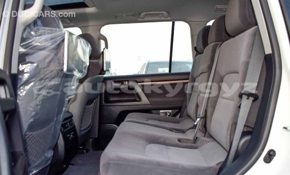 Buy Import Toyota Land Cruiser White Car in Import - Dubai in Batken Buy Import Toyota Land Cruiser White Car in Import - Dubai in Batken