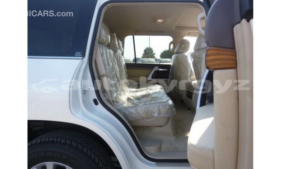Buy Import Toyota Land Cruiser White Car in Import - Dubai in Batken Buy Import Toyota Land Cruiser White Car in Import - Dubai in Batken