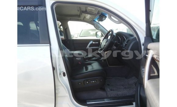 Buy Import Toyota Land Cruiser White Car in Import - Dubai in Batken Buy Import Toyota Land Cruiser White Car in Import - Dubai in Batken