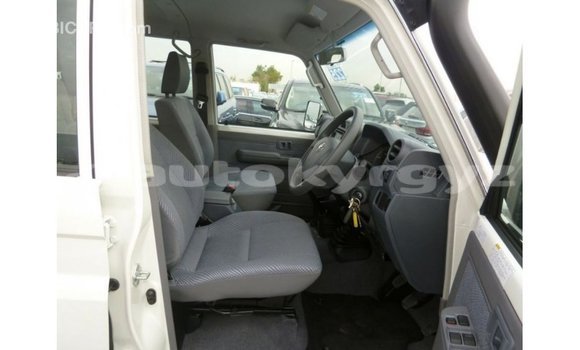 Buy Import Toyota Land Cruiser White Car in Import - Dubai in Batken Buy Import Toyota Land Cruiser White Car in Import - Dubai in Batken