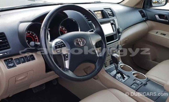 Buy Import Toyota Highlander Green Car in Import - Dubai in Batken Buy Import Toyota Highlander Green Car in Import - Dubai in Batken