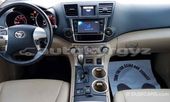 Buy Import Toyota Highlander Green Car in Import - Dubai in Batken Buy Import Toyota Highlander Green Car in Import - Dubai in Batken