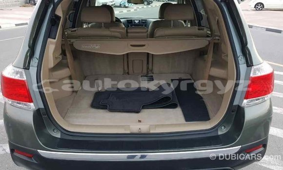Buy Import Toyota Highlander Green Car in Import - Dubai in Batken Buy Import Toyota Highlander Green Car in Import - Dubai in Batken