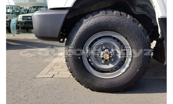Buy Import Toyota Land Cruiser White Car in Import - Dubai in Batken Buy Import Toyota Land Cruiser White Car in Import - Dubai in Batken