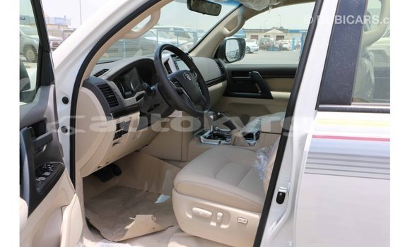 Buy Import Toyota Land Cruiser White Car in Import - Dubai in Batken Buy Import Toyota Land Cruiser White Car in Import - Dubai in Batken