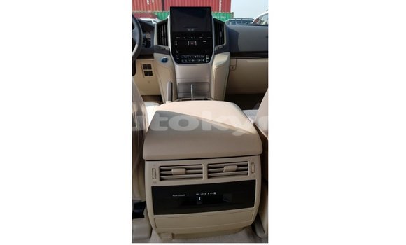 Buy Import Toyota Land Cruiser White Car in Import - Dubai in Batken Buy Import Toyota Land Cruiser White Car in Import - Dubai in Batken