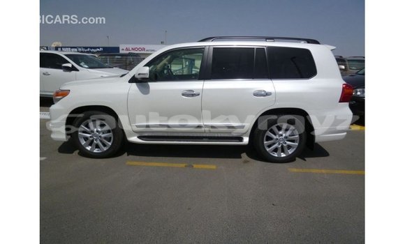 Buy Import Toyota Land Cruiser White Car in Import - Dubai in Batken Buy Import Toyota Land Cruiser White Car in Import - Dubai in Batken