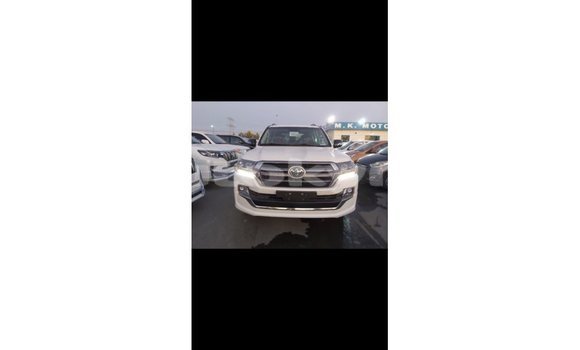 Buy Import Toyota Land Cruiser White Car in Import - Dubai in Batken Buy Import Toyota Land Cruiser White Car in Import - Dubai in Batken