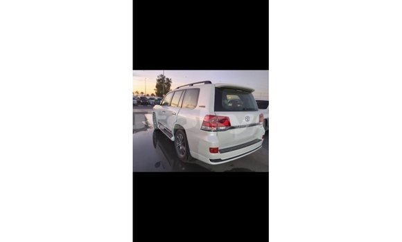 Buy Import Toyota Land Cruiser White Car in Import - Dubai in Batken Buy Import Toyota Land Cruiser White Car in Import - Dubai in Batken