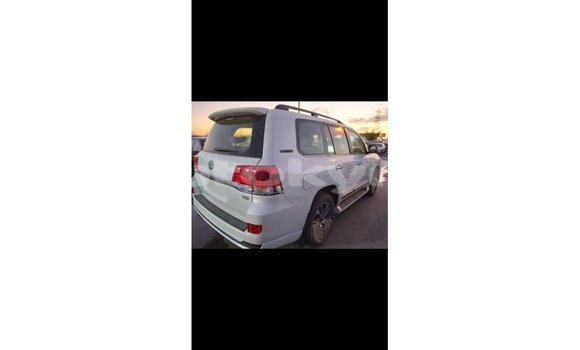 Buy Import Toyota Land Cruiser White Car in Import - Dubai in Batken Buy Import Toyota Land Cruiser White Car in Import - Dubai in Batken