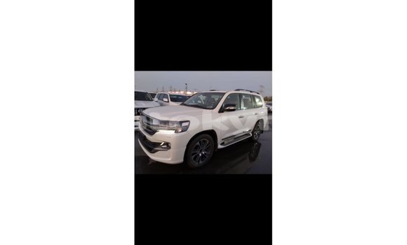 Buy Import Toyota Land Cruiser White Car in Import - Dubai in Batken Buy Import Toyota Land Cruiser White Car in Import - Dubai in Batken