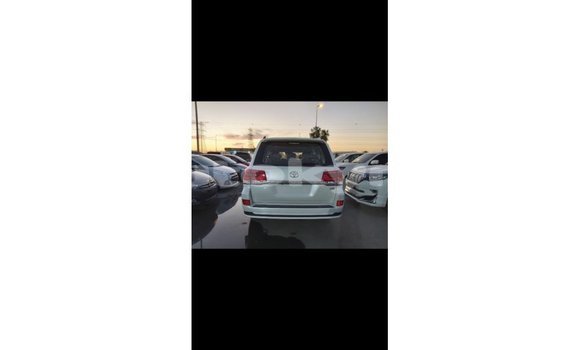 Buy Import Toyota Land Cruiser White Car in Import - Dubai in Batken Buy Import Toyota Land Cruiser White Car in Import - Dubai in Batken