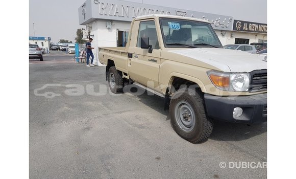 Buy Import Toyota Land Cruiser Beige Car in Import - Dubai in Batken Buy Import Toyota Land Cruiser Beige Car in Import - Dubai in Batken
