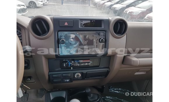 Buy Import Toyota Land Cruiser Beige Car in Import - Dubai in Batken Buy Import Toyota Land Cruiser Beige Car in Import - Dubai in Batken