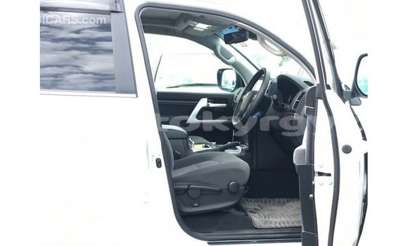 Buy Import Toyota Land Cruiser White Car in Import - Dubai in Batken Buy Import Toyota Land Cruiser White Car in Import - Dubai in Batken