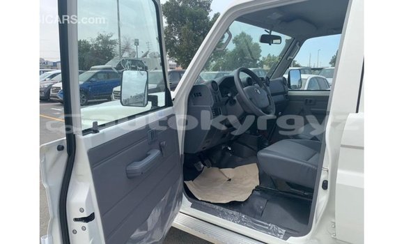 Buy Import Toyota Land Cruiser White Car in Import - Dubai in Batken Buy Import Toyota Land Cruiser White Car in Import - Dubai in Batken