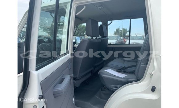Buy Import Toyota Land Cruiser White Car in Import - Dubai in Batken Buy Import Toyota Land Cruiser White Car in Import - Dubai in Batken