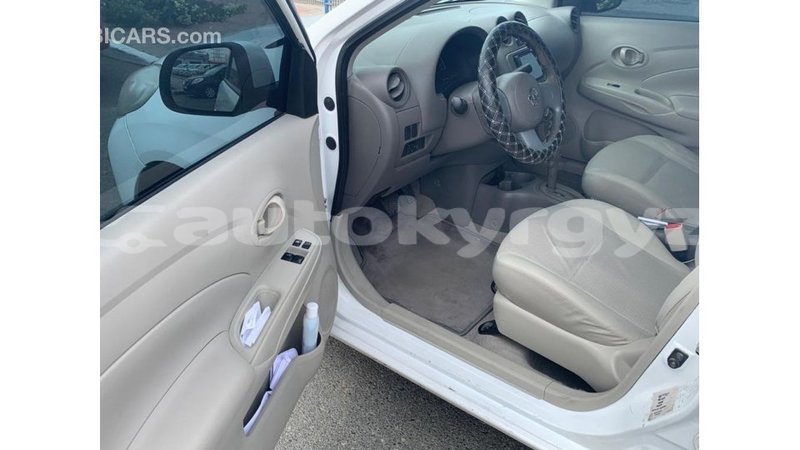 Big with watermark nissan sunny batken import dubai 3515