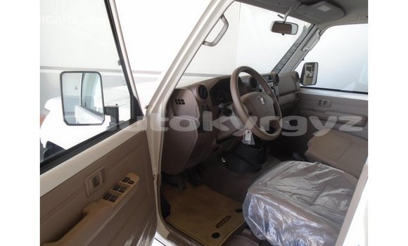 Buy Import Toyota Land Cruiser White Car in Import - Dubai in Batken Buy Import Toyota Land Cruiser White Car in Import - Dubai in Batken