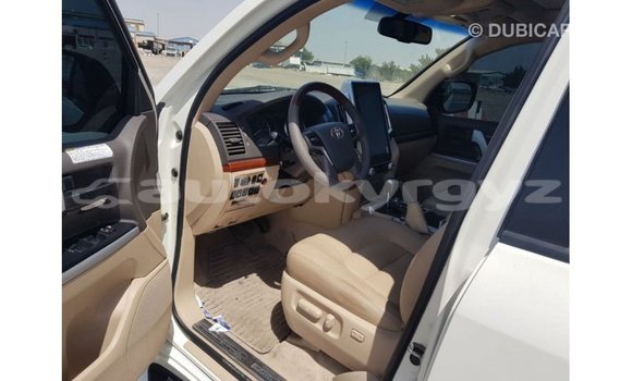 Buy Import Toyota Land Cruiser White Car in Import - Dubai in Batken Buy Import Toyota Land Cruiser White Car in Import - Dubai in Batken
