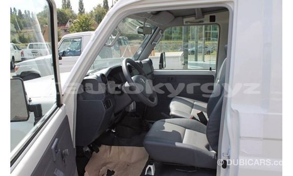 Buy Import Toyota Land Cruiser White Car in Import - Dubai in Batken Buy Import Toyota Land Cruiser White Car in Import - Dubai in Batken