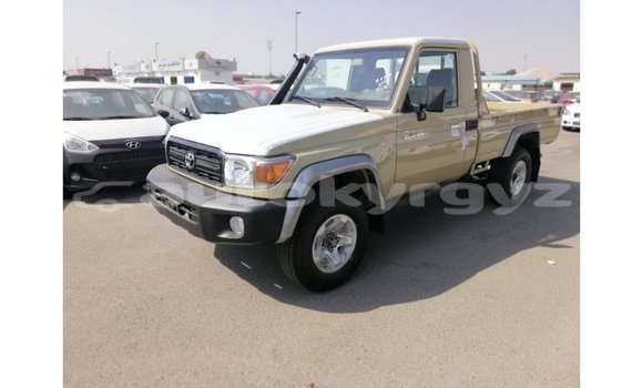 Buy Import Toyota Land Cruiser Beige Car in Import - Dubai in Batken Buy Import Toyota Land Cruiser Beige Car in Import - Dubai in Batken