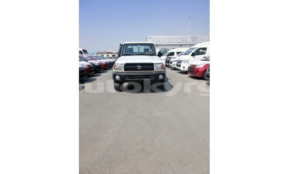 Buy Import Toyota Land Cruiser Beige Car in Import - Dubai in Batken Buy Import Toyota Land Cruiser Beige Car in Import - Dubai in Batken