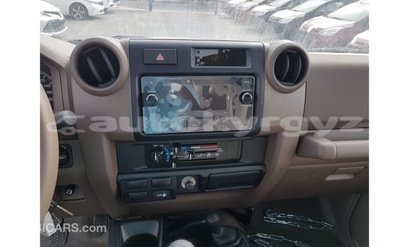 Buy Import Toyota Land Cruiser Beige Car in Import - Dubai in Batken Buy Import Toyota Land Cruiser Beige Car in Import - Dubai in Batken