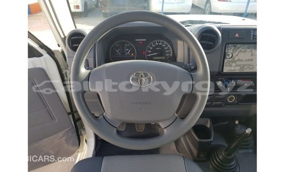 Buy Import Toyota Land Cruiser White Car in Import - Dubai in Batken Buy Import Toyota Land Cruiser White Car in Import - Dubai in Batken