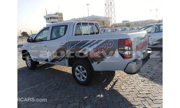 Buy Import Mitsubishi L200 White Car in Import - Dubai in Batken Buy Import Mitsubishi L200 White Car in Import - Dubai in Batken