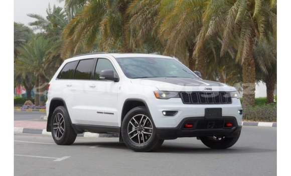 Buy Import Jeep Grand Cherokee White Car in Import - Dubai in Batken