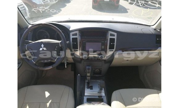 Buy Import Mitsubishi Pajero White Car in Import - Dubai in Batken Buy Import Mitsubishi Pajero White Car in Import - Dubai in Batken