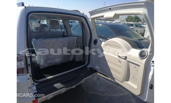 Buy Import Mitsubishi Pajero White Car in Import - Dubai in Batken Buy Import Mitsubishi Pajero White Car in Import - Dubai in Batken