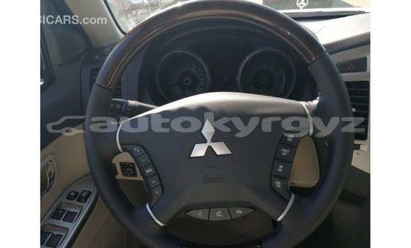 Buy Import Mitsubishi Pajero White Car in Import - Dubai in Batken Buy Import Mitsubishi Pajero White Car in Import - Dubai in Batken