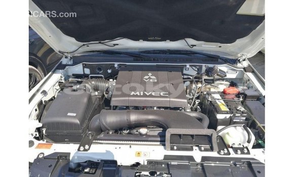 Buy Import Mitsubishi Pajero White Car in Import - Dubai in Batken Buy Import Mitsubishi Pajero White Car in Import - Dubai in Batken