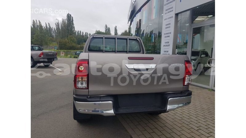 Big with watermark toyota hilux batken import dubai 3673