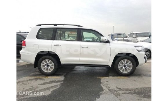 Buy Import Toyota Land Cruiser White Car in Import - Dubai in Batken Buy Import Toyota Land Cruiser White Car in Import - Dubai in Batken