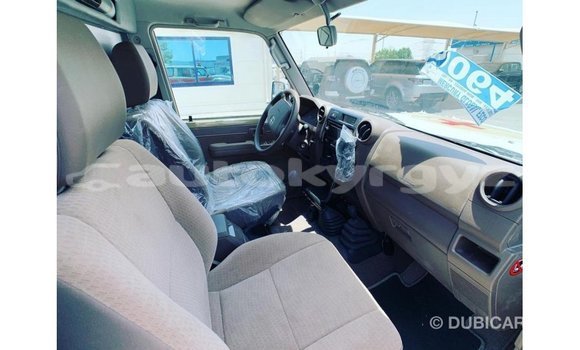 Buy Import Toyota Land Cruiser Beige Car in Import - Dubai in Batken Buy Import Toyota Land Cruiser Beige Car in Import - Dubai in Batken