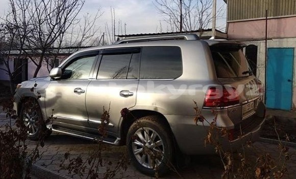 Buy Used Lexus LX 570 Silver Car in Bishkek in Bishkek Buy Used Lexus LX 570 Silver Car in Bishkek in Bishkek