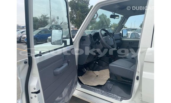 Buy Import Toyota Land Cruiser White Car in Import - Dubai in Batken Buy Import Toyota Land Cruiser White Car in Import - Dubai in Batken