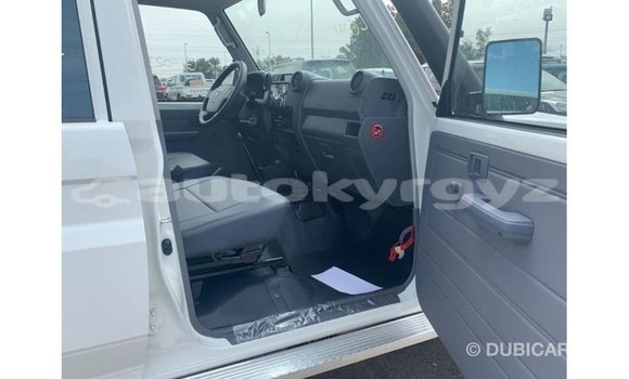 Buy Import Toyota Land Cruiser White Car in Import - Dubai in Batken Buy Import Toyota Land Cruiser White Car in Import - Dubai in Batken