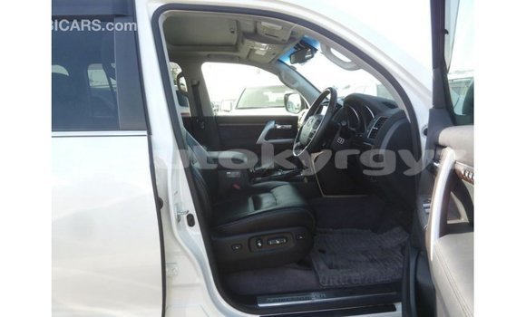 Buy Import Toyota Land Cruiser White Car in Import - Dubai in Batken Buy Import Toyota Land Cruiser White Car in Import - Dubai in Batken