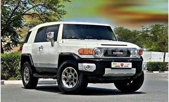 Buy Import Toyota FJ Cruiser White Car in Import - Dubai in Batken Buy Import Toyota FJ Cruiser White Car in Import - Dubai in Batken