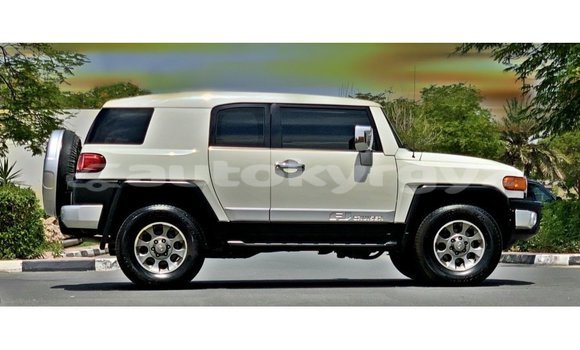 Buy Import Toyota FJ Cruiser White Car in Import - Dubai in Batken Buy Import Toyota FJ Cruiser White Car in Import - Dubai in Batken