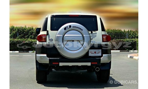 Buy Import Toyota FJ Cruiser White Car in Import - Dubai in Batken Buy Import Toyota FJ Cruiser White Car in Import - Dubai in Batken